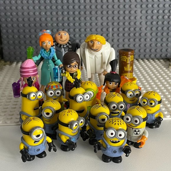 Mega Construx Despicable Me 3 Family Luau Party and Friends - Picture 6 of 8